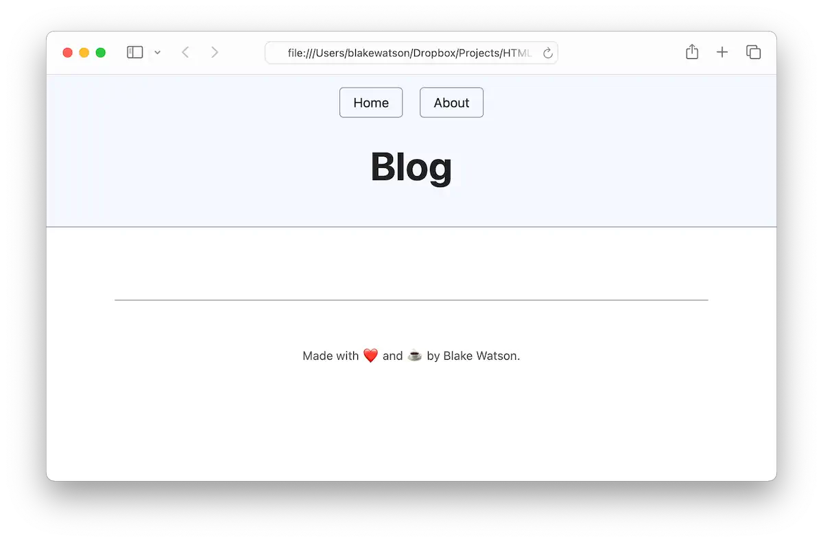 Captura de tela da página “Blog” no site do Blake, agora com o estilo corrigido. A página mostra um cabeçalho claro, com botões arredondados para “Home” e “About,” melhorando a navegação. O título principal “Blog” está bem no centro, em negrito, com uma hierarquia visual clara. O rodapé tem uma linha fina de divisão acima e o texto centralizado.
