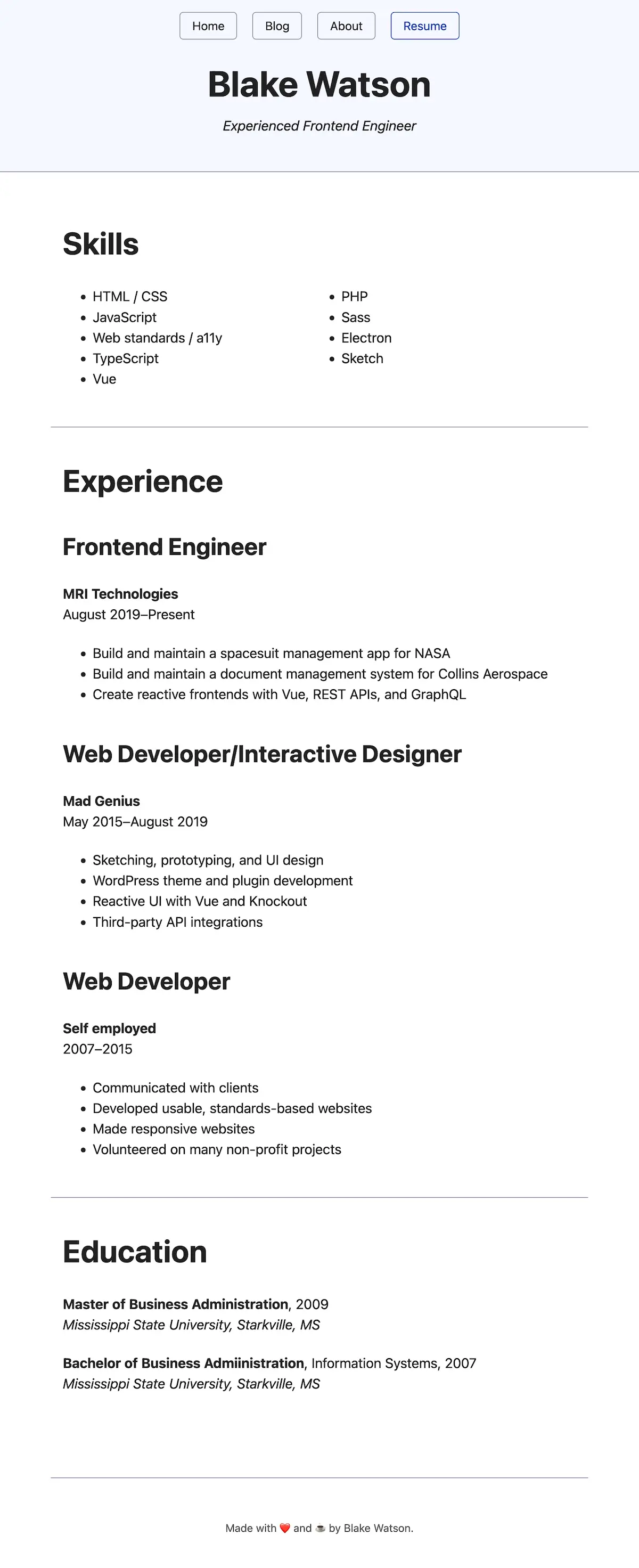 Captura de tela da página “Resume” completa. O título “Blake Watson” e o subtítulo “Experienced Frontend Engineer” aparecem em destaque. Abaixo, a seção “Skills” lista habilidades técnicas em duas colunas. A seção “Experience” detalha o histórico de trabalho: Frontend Engineer na MRI Technologies, Web Developer/Interactive Designer na Mad Genius e Web Developer (autônomo). A seção “Education” lista diplomas em administração pela Mississippi State University.