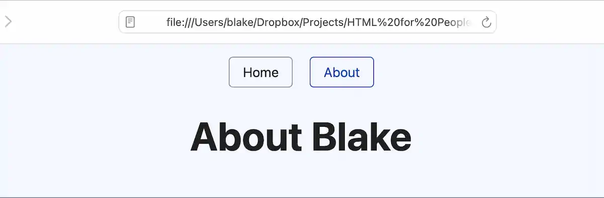 Captura de tela da parte de cima da página “About Blake”, com botões de navegação. A navegação inclui “Home” e “About,” com o botão “About” em destaque para indicar a página atual. O título “About Blake” aparece em negrito abaixo da barra de navegação.